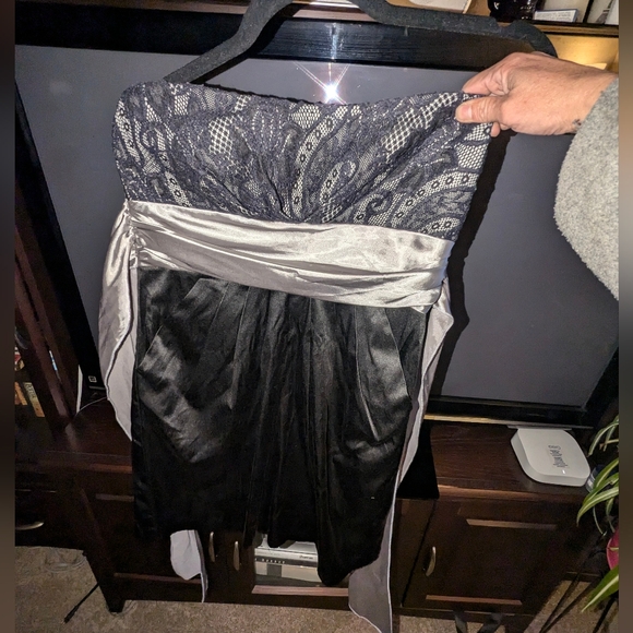 Dresses - Picture 1 of 13